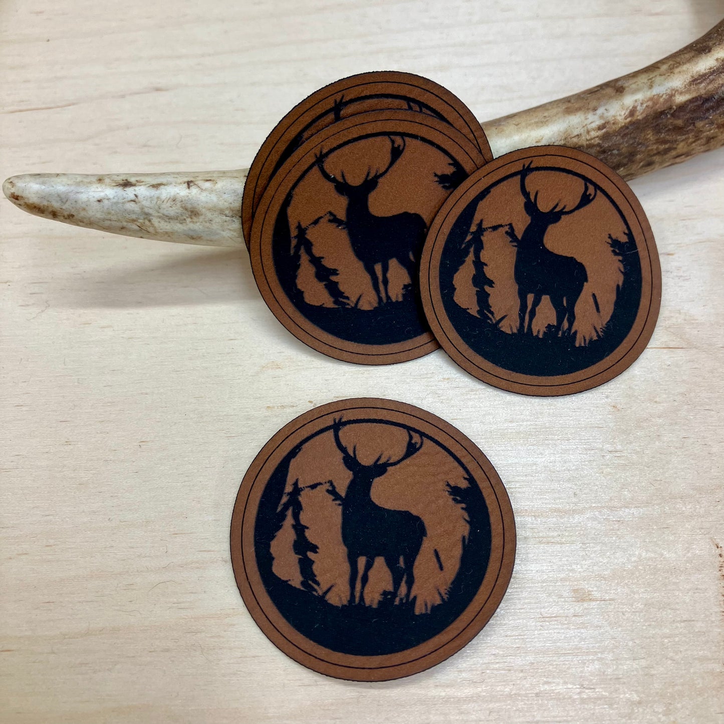 Label aus Kunstleder "Hirsch" rund