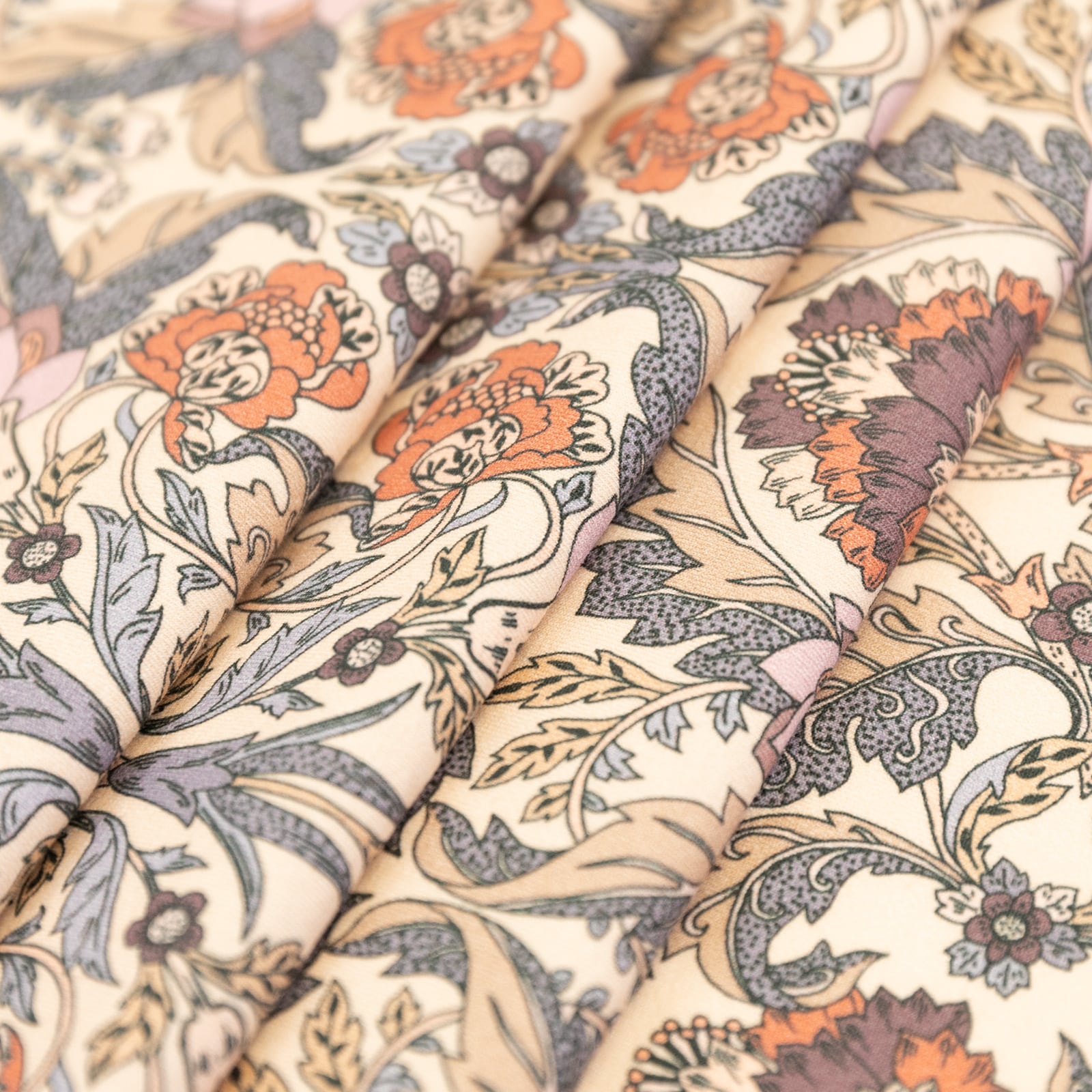 Das Stofferl: Bio Soft Jersey Flower Story von C. Apuli, hochwertiger Biojersey von C. Pauli mit ornamentartigem Blumenmotiv in dezenten Farben