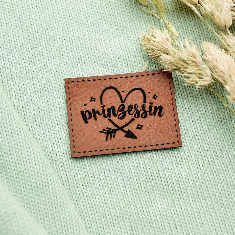 Das Stofferl: Label aus Kunstleder von Stichmichnicht, Tüddelkram für deine Nähprojekte online kaufen in Österreich