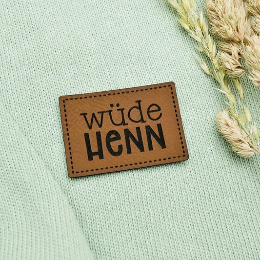 Label aus Kunstleder "Wüde Henn"