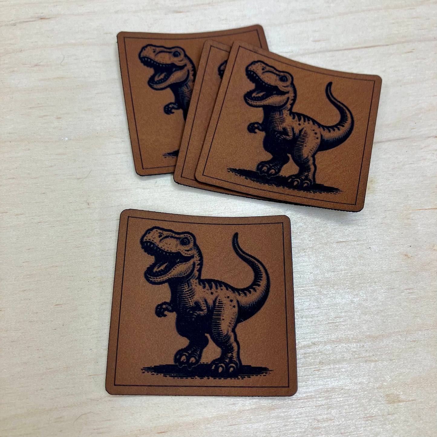 Label aus Kunstleder "Dinosaurier"