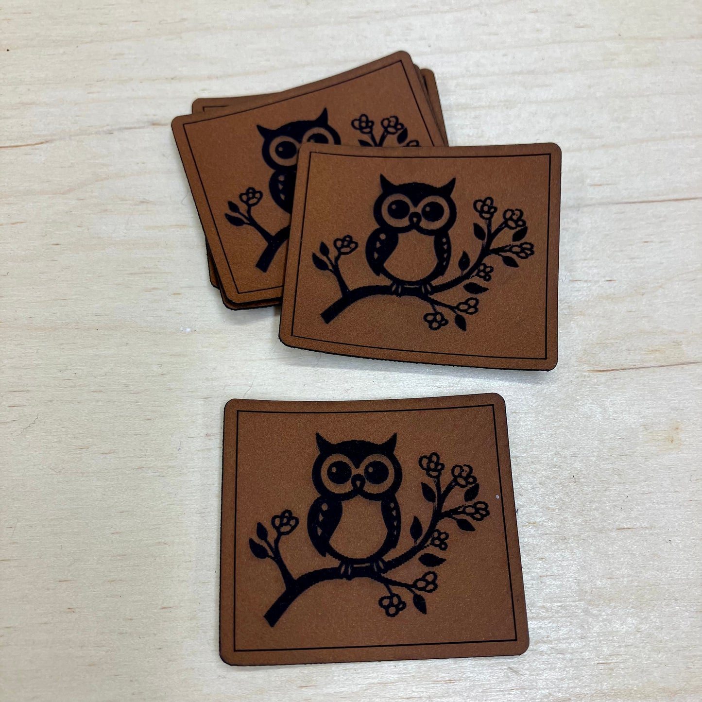 Label aus Kunstleder "Eule"