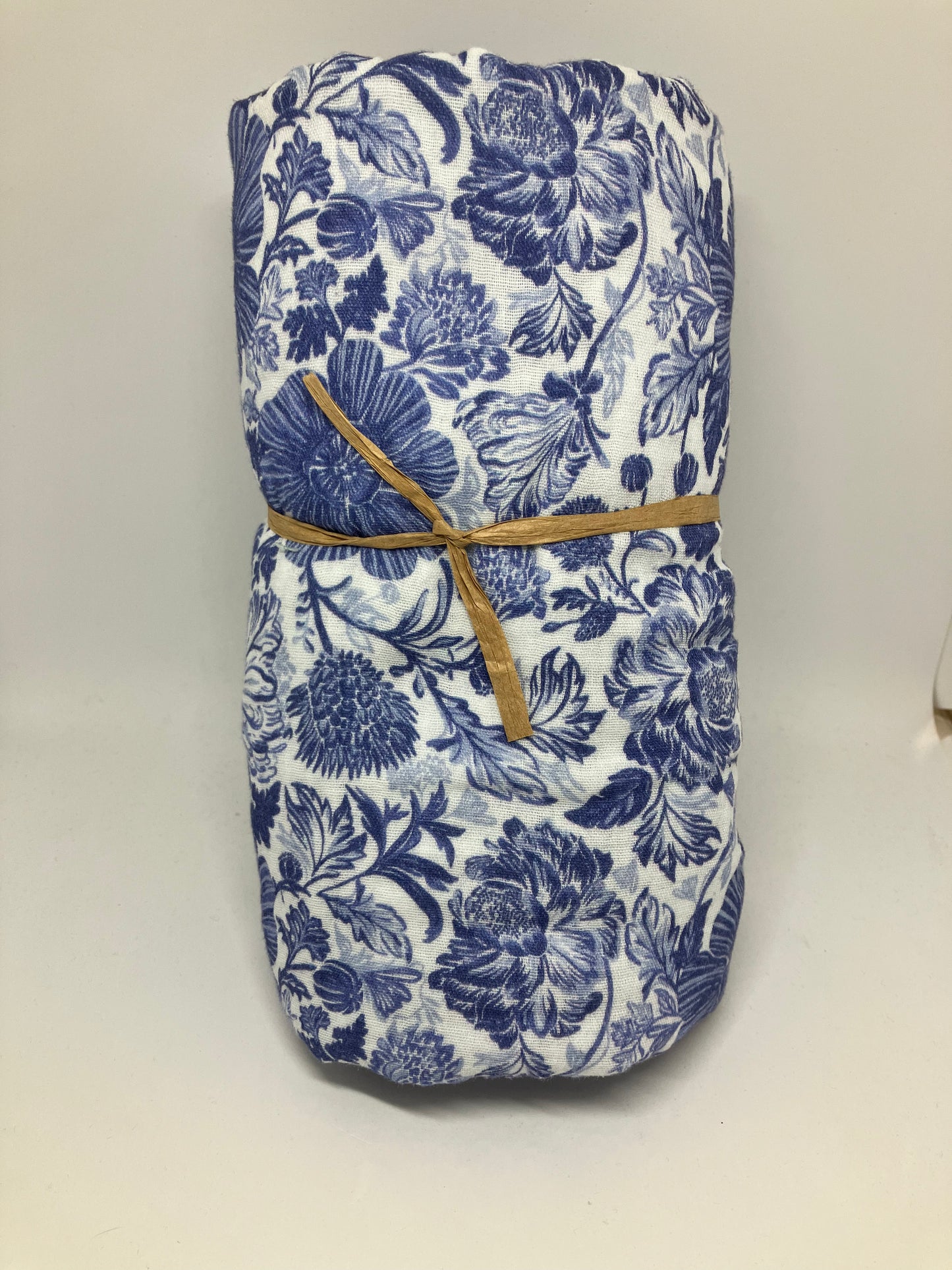 Musselin "Blaue Blüten" - Stück 1,8m