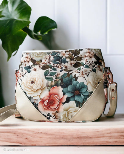 Waterproof Taschenstoff "Flowing Bloom mint-ecru" by Sarah Mariam